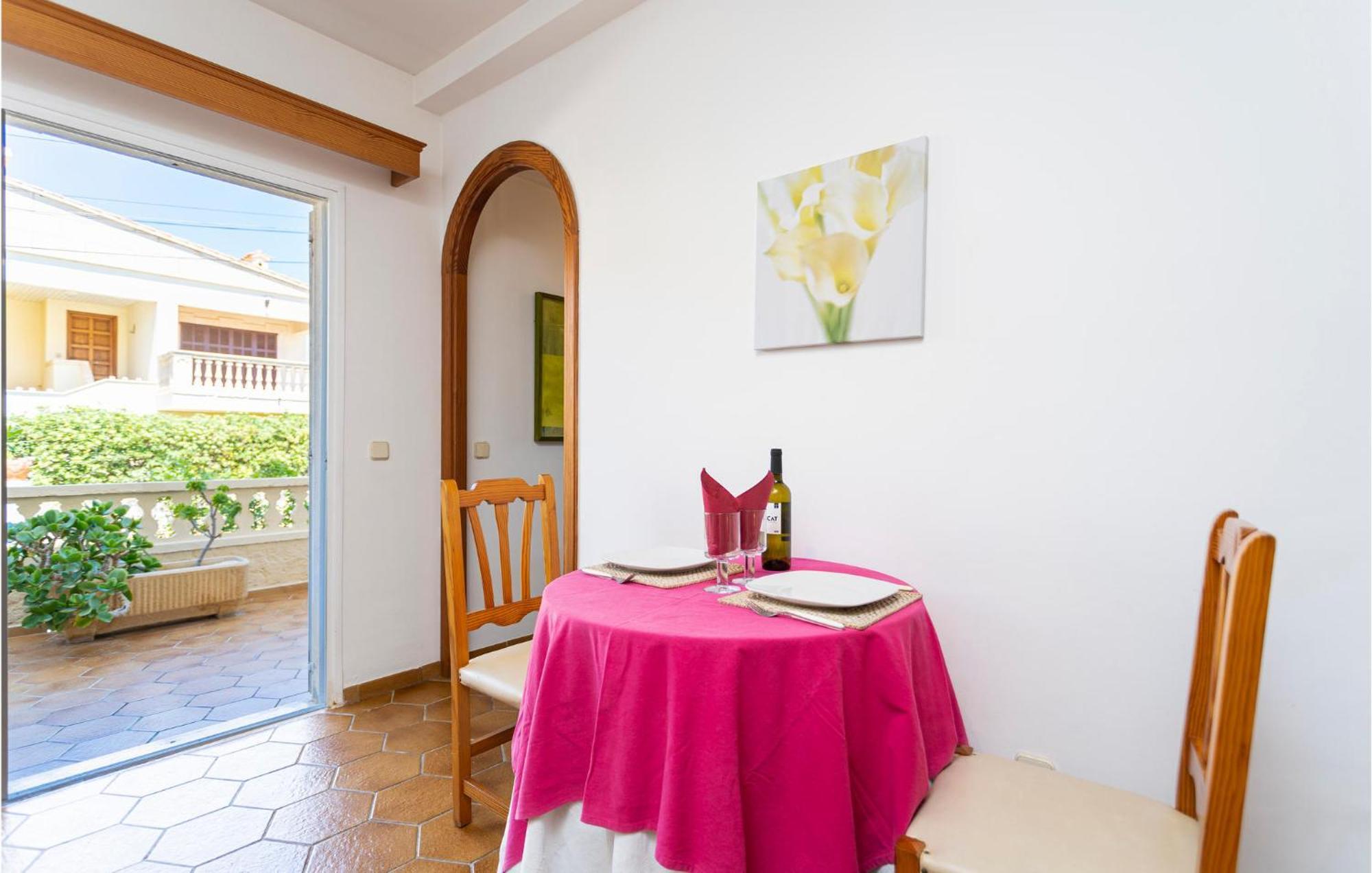 Appartement In Cala Morlanda With 1 Bedrooms