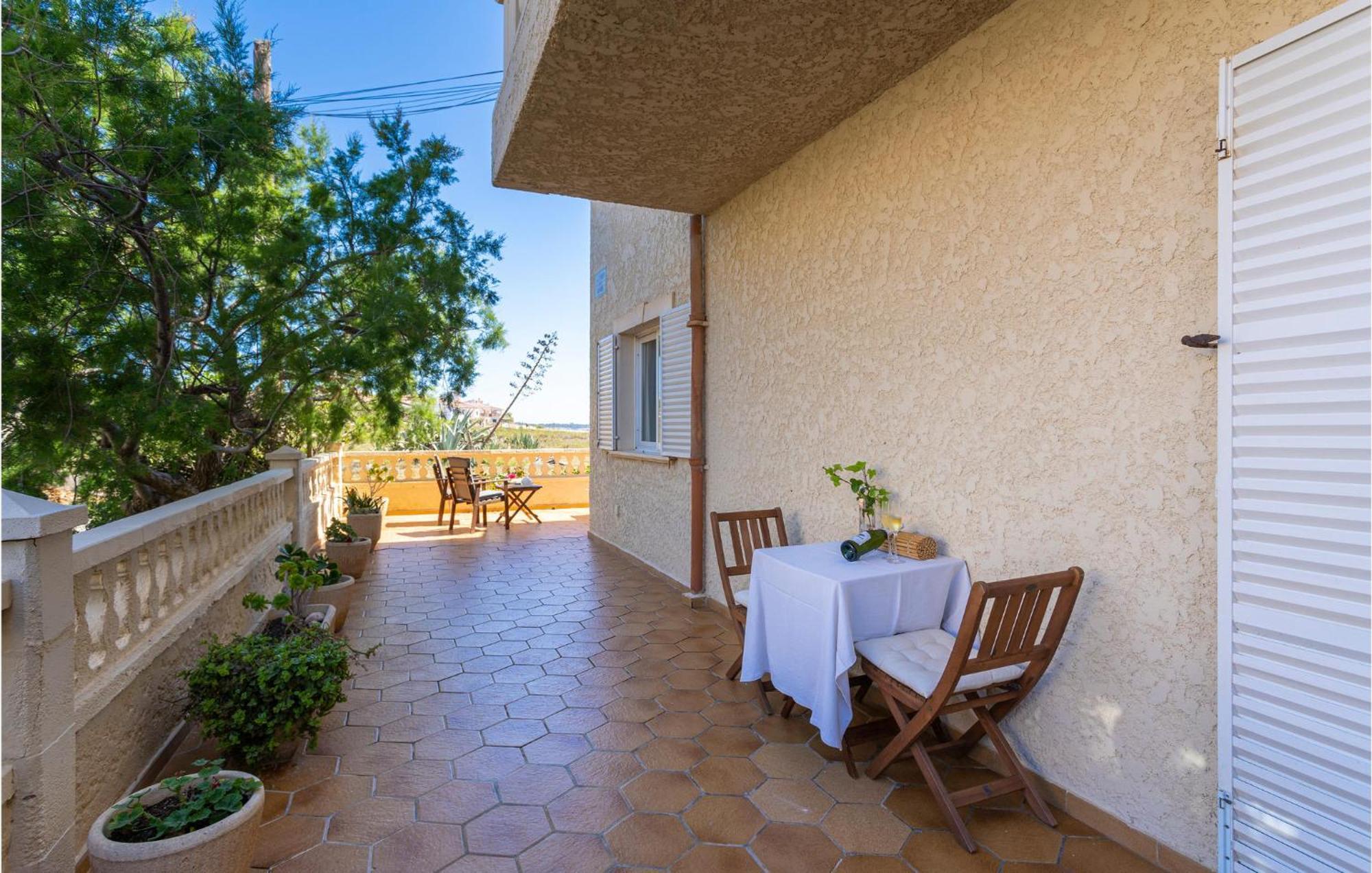 Appartement In Cala Morlanda With 1 Bedrooms